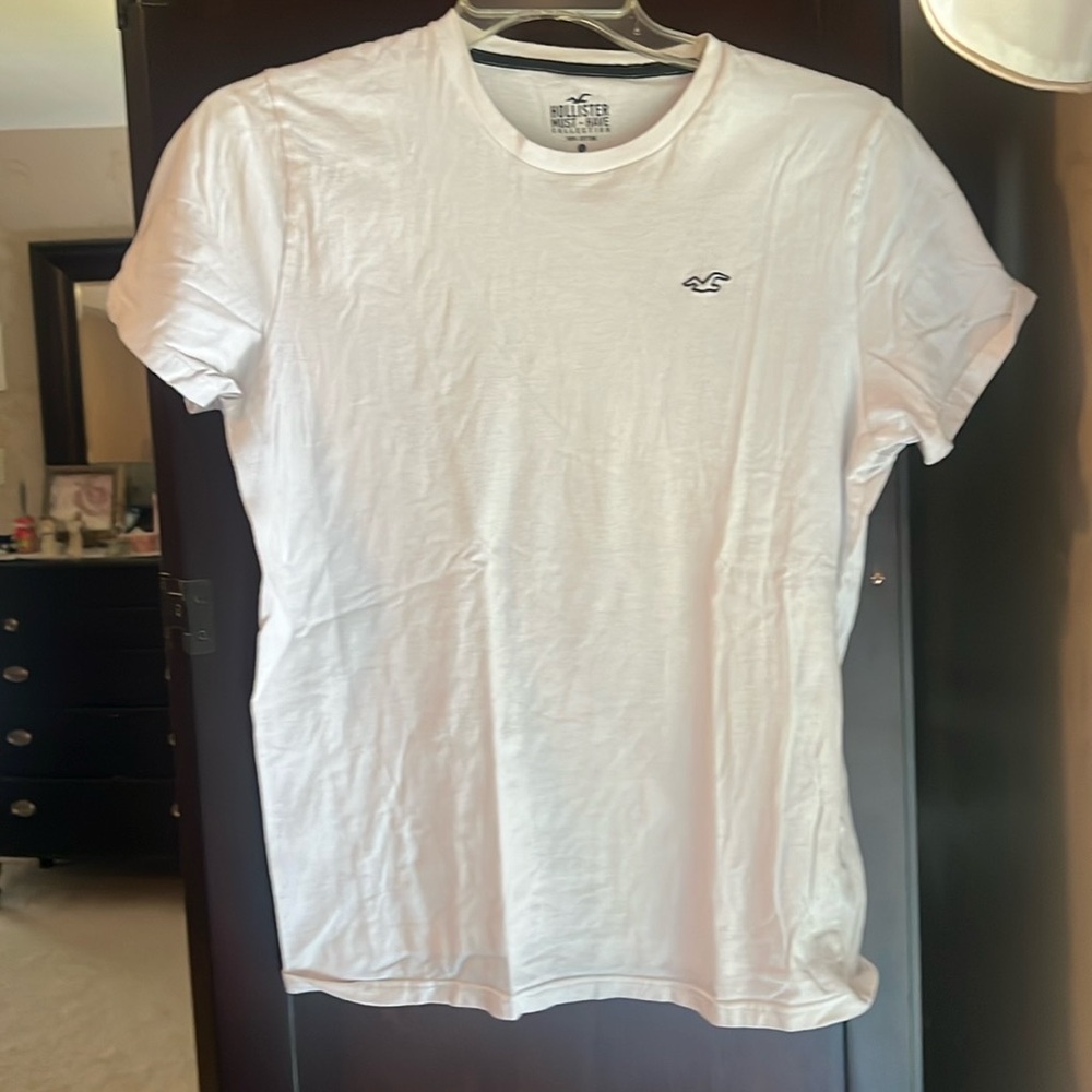 Men’s hollister tee